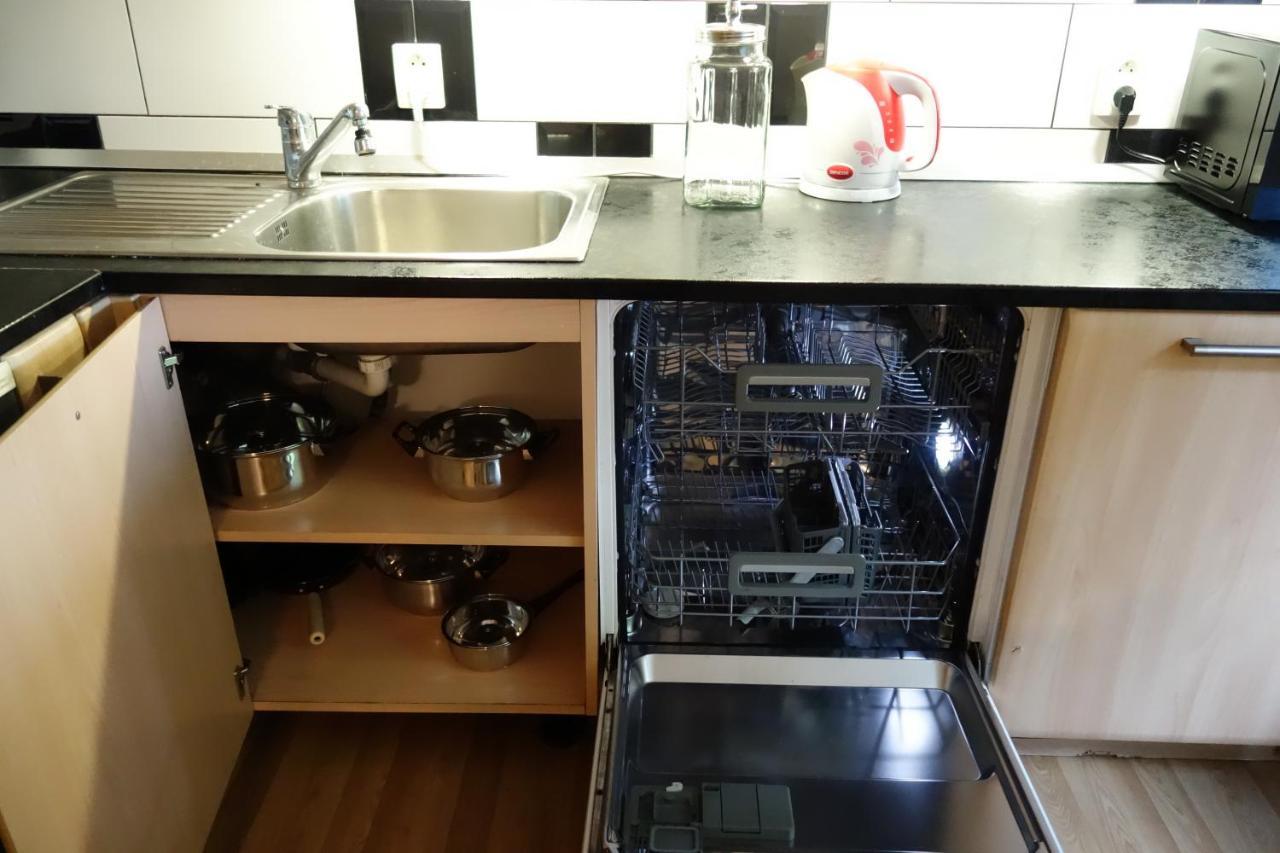 Hulin, Chrastany - Bily Apartament *